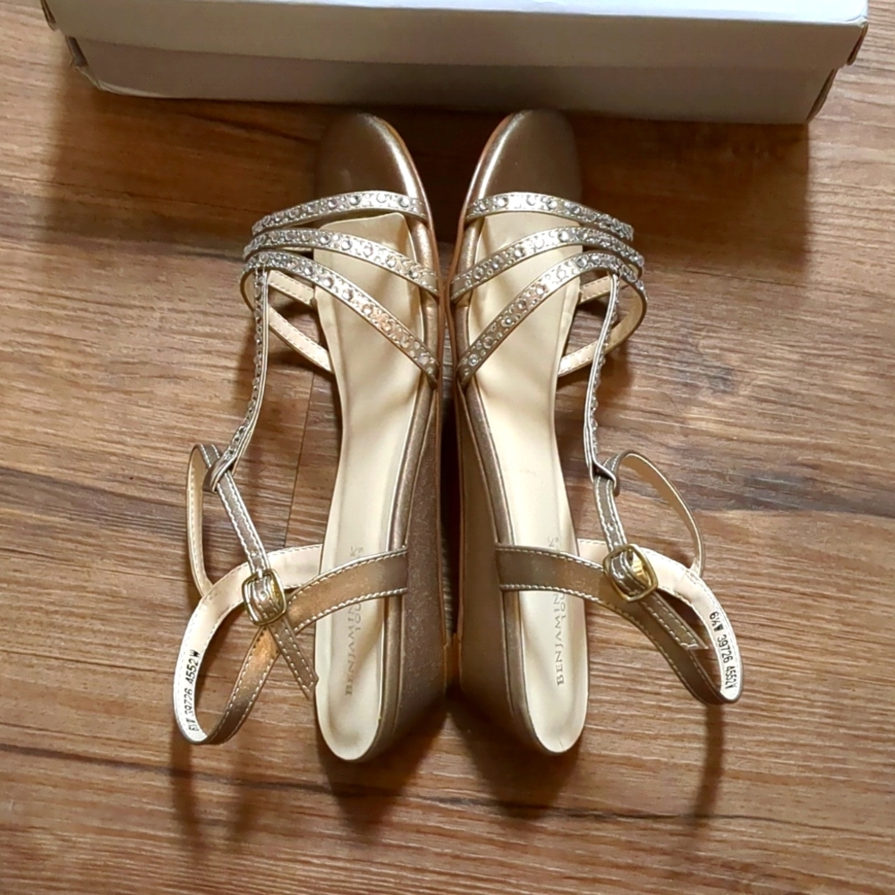 New, Benjamin Walk Sandals - Picture 3 of 7